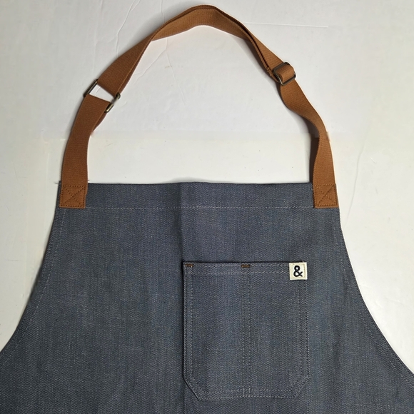 Hedley & Bennett NWOT Essential Apron Denim Blue Chef Barista Kitchen NEVER USED - Picture 2 of 5